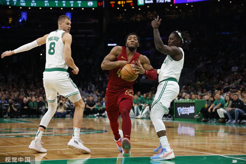 在追求小球 在追求小球