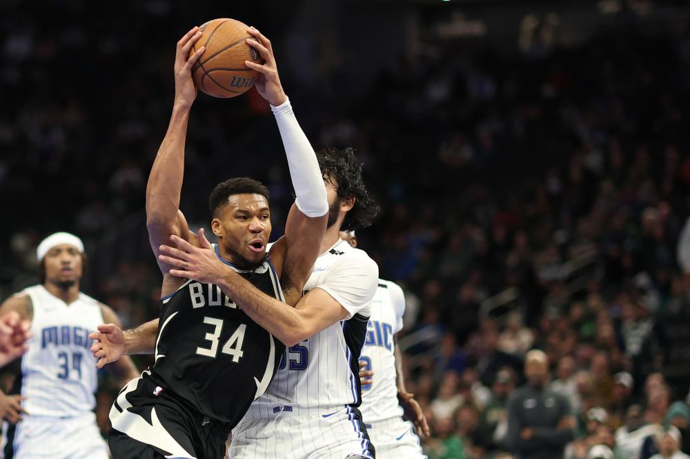 固的防守反 固的防守反