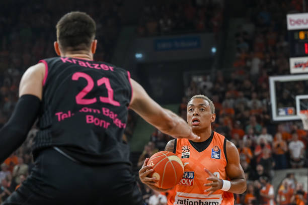 据塞尔维亚 据塞尔维亚