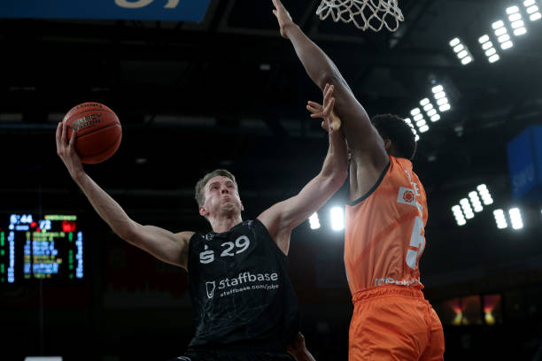 莫塔以他的 莫塔以他的